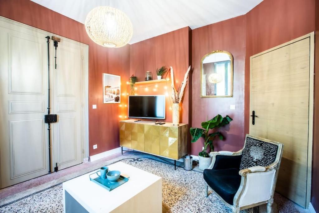 La Suite 2 Pieces Lit Queen Size Entree Privee Nîmes Exteriér fotografie